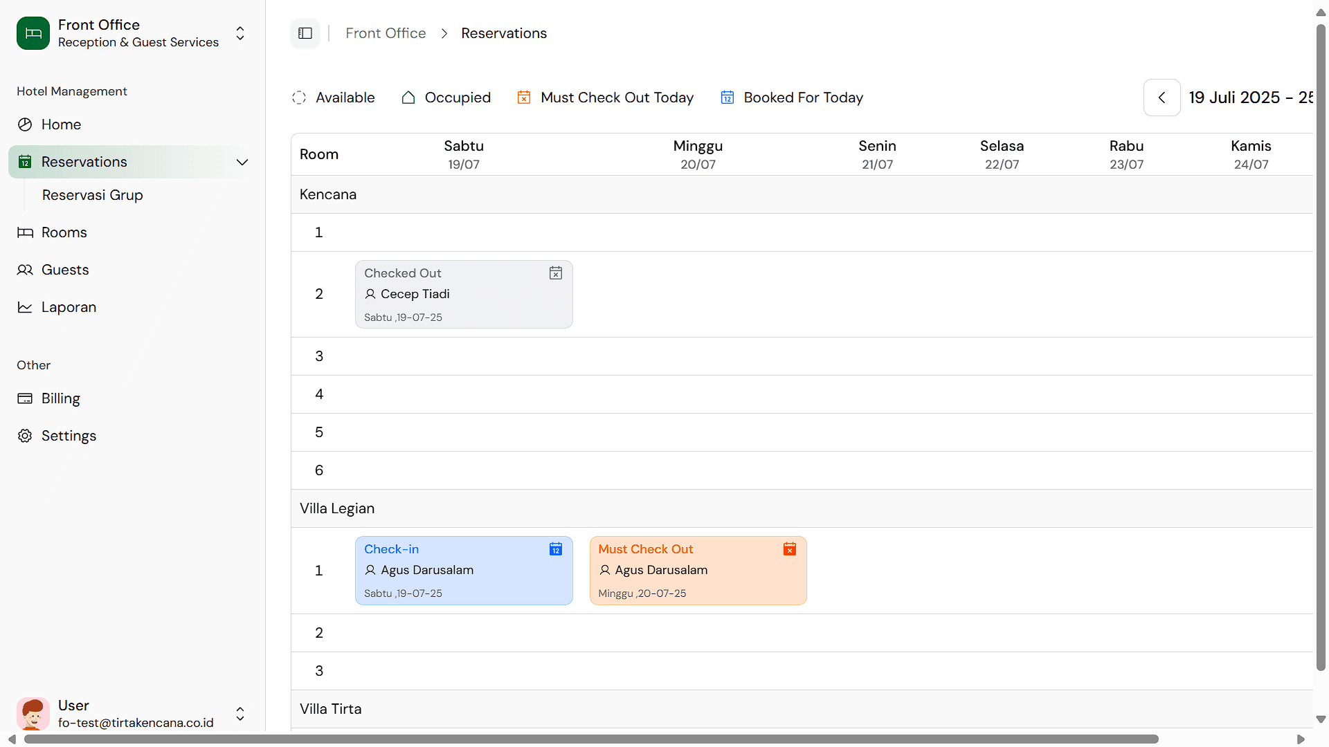 Tampilan kalender interaktif untuk manajemen reservasi dan ketersediaan kamar.